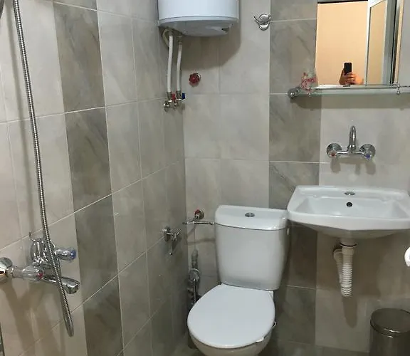 Guest Neli בית הארחה 3*